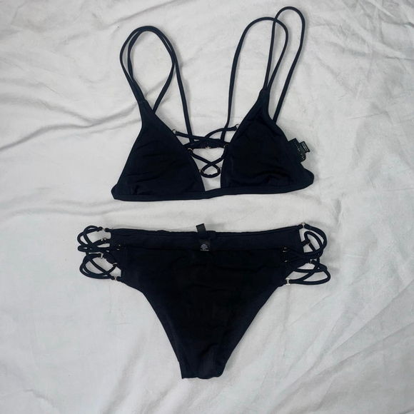 Women's L.A. Hearts Black Bikini Set Size Medium - Picture 4 of 16